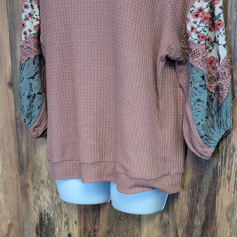 Umgee Dusty Rose Waffle Knit Blouse with Floral Lace Accents S              M588